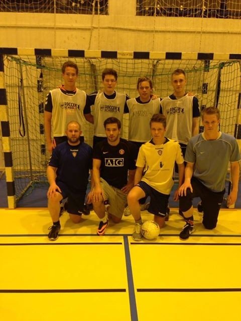 Sigurvegararnir og silfurhafarnir í mótslok.