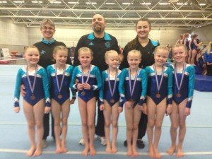 5. þrep B lið og þjálfarar Florin, Mirela og Clara