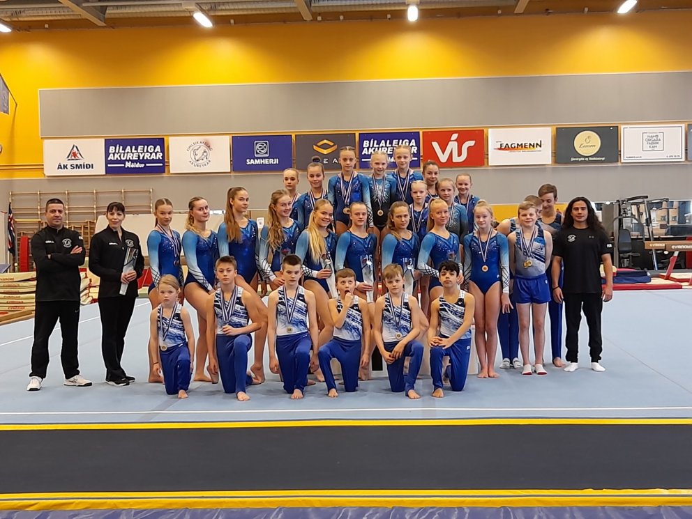 Þjálfararnir Jan, Mihaela og Mario ásamt keppendum.