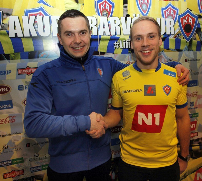 Almarr og Túfa við undirskrift í dag. Mynd: Skapti