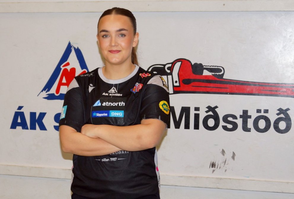 Anna Þyrí skrifar undir nýjan tveggja ára samning