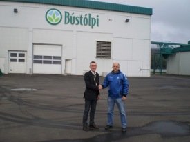 Hólmgeir Karlsson framkvæmdastjóri Bústólpa og Óskar Þór Halldórsson framkvæmdastjóri knattspyrnudei&hellip;