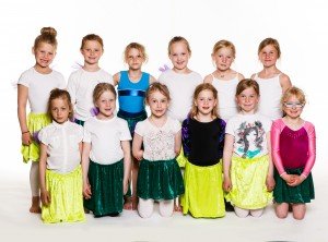 Afhending á myndum frá Vorsýningu, taka tvö