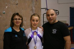 Guðrún Jóna ásamt þjálfurum sínum Florin og Mirela