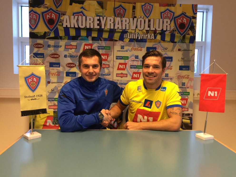 Hallgrímur og Túfa við undirritun samningsins