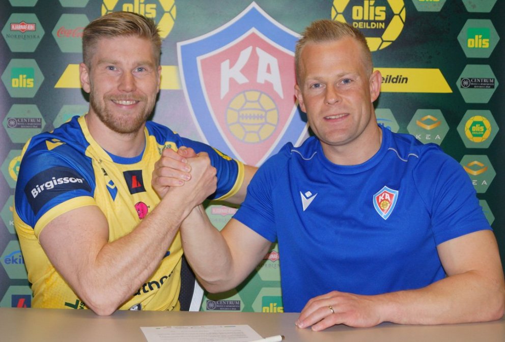 Ingvar og Andri Snær spenntir við undirskriftina