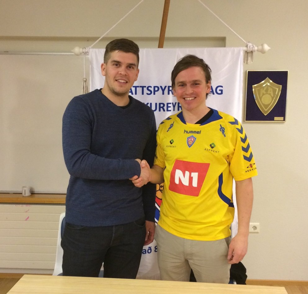 Hjörvar og Jóhann við undirskrift / KA-Sport