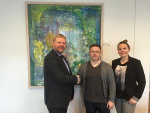 Við undirritun samnings