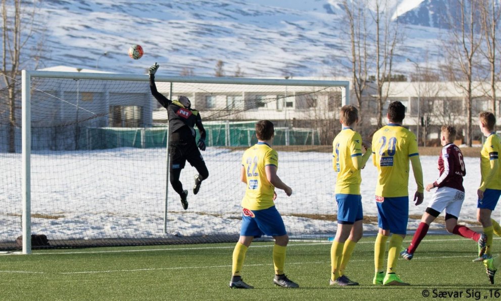 Allt er fertugum fært. Mynd: Sævar Geir Sigurjóns.