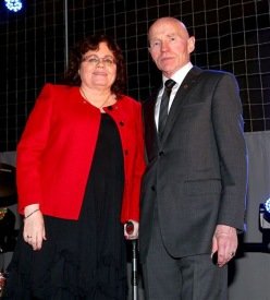 Hrefna Torfadóttir með Þormóði Einarssyni eftir að Móða var veitt gullmerki KA Mynd: Þórir Tryggva