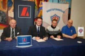 Frá undirritun samningsins