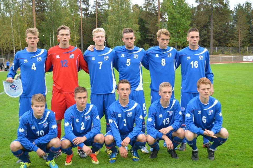 Kári (nr. 16) með u18 í september í fyrra.