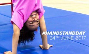 Stattu á höndum dagurinn