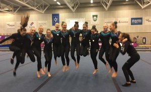 Hoppandi kátar með sigurinn