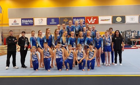 Þjálfararnir Jan, Mihaela og Mario ásamt keppendum.