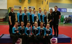 IT 1 ásamt þjálfurum sínum