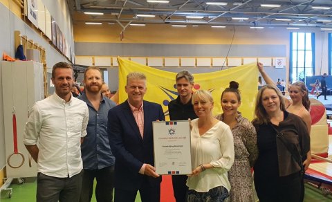 Stjórn & skrifstofustjóri tóku á móti viðurkenningunni fyrir hönd FIMAK