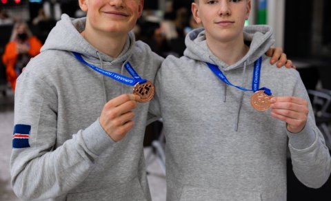 Jóhann og Gísli á sínu fyrsta hópfimleikamóti – brons á EM Portúgal 2021