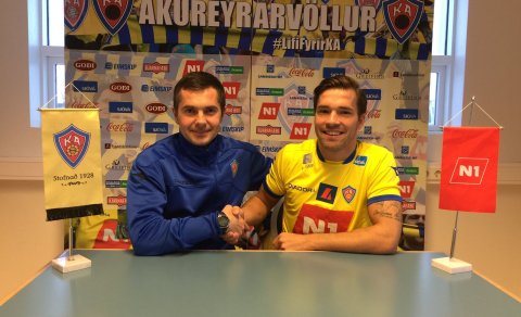 Hallgrímur og Túfa við undirritun samningsins