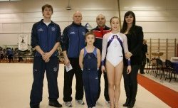 Keppendur ásamt þjálfurum sínum