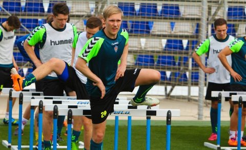 Jakob á Spáni með KA en hann er á láni hjá KF.