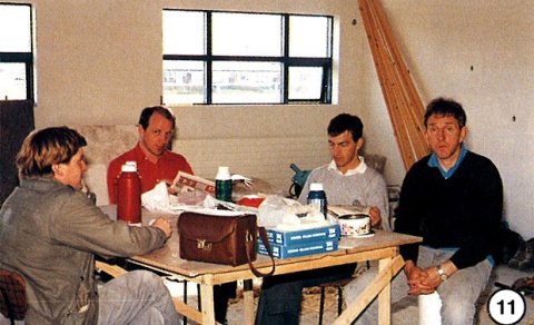 Stefán lengst til hægri við byggingu félagsheimils