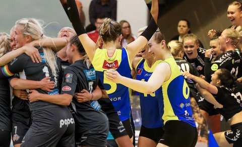 Kvennaliðin okkar ríða á vaðið