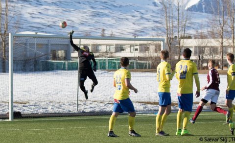 Allt er fertugum fært. Mynd: Sævar Geir Sigurjóns.