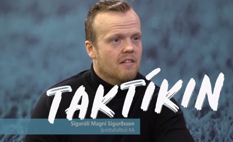 Siguróli Magni ræðir málin í taktíkinni